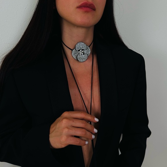 New Rhinestone Flower Large Black Necklace Choker - Picture 6 of 9